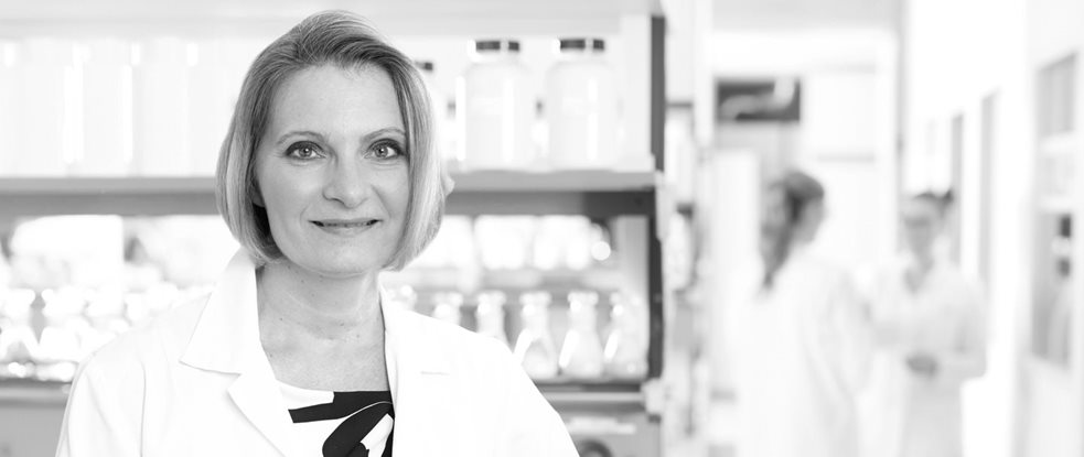 Науковий співробітник Eucerin у лабораторії