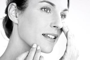 - Зморшки - Що я можу вдіяти з тонкими лініями і глибокими зморшками на лобі та навколо мого рота й очей?